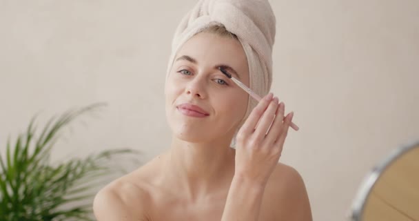 Towel Woman Brushing Eyebrows Home Young Lady Taking Care Brows — Stock Video