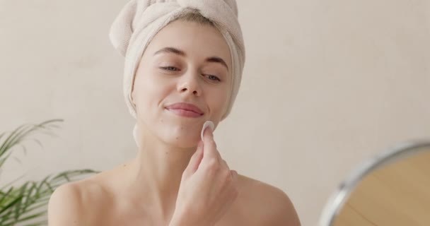 Bathrobe Woman Cleaning Face White Pad Young Woman Caring Facial — Vídeo de stock