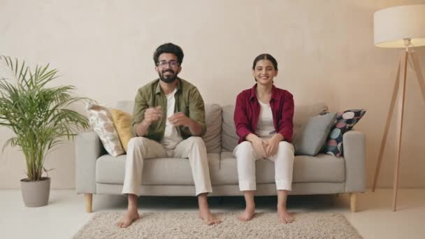 Mutlu Hintli Aile Evde Hayatın Tadını Çıkarıyor Mutlu Adam Kadın — Stok video