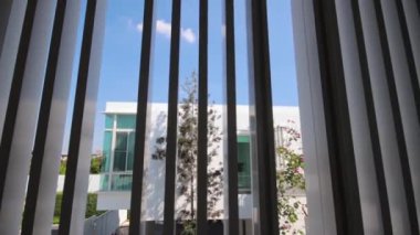 Kare beyaz modern ev