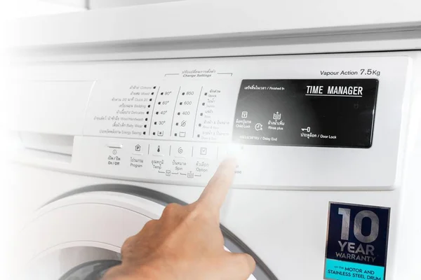 Moderna Máquina Lavar Roupa Frontal Branca Com Botões Controle Com — Fotografia de Stock