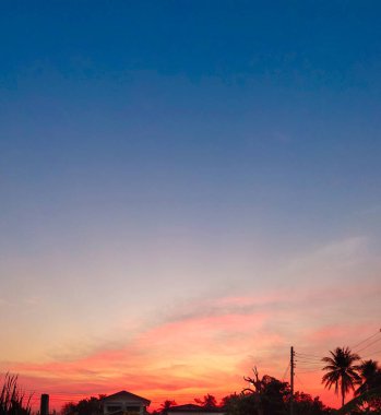 dramatik sabah pembe gökyüzü gündoğumu arka planı