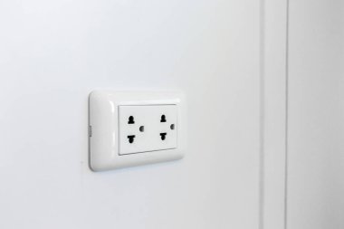 Beyaz ev elektrik prizleri mermer duvarlarda hem Amerikan hem de Asya tarzında kullanılabilir..