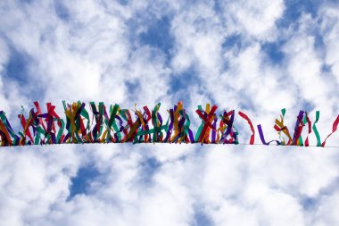 Renkli kağıt şeritli kablo