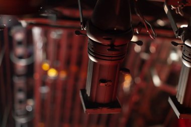 sahne ışıkları ve sahne arkası ekipmanları