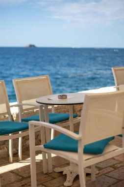 Sahildeki açık hava kafeteryasını kapatın.