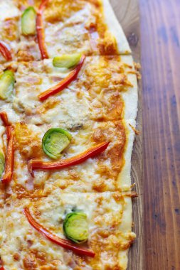 Düz ekmekli pizzaya yakın çekim