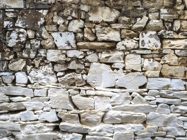 Eski taş duvarın düzensiz dokusu