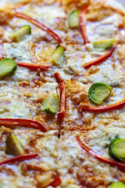 Düz ekmekli pizzaya yakın çekim