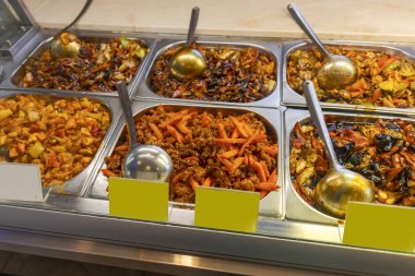 Bir restoranda sergilenen Çin yemekleri.