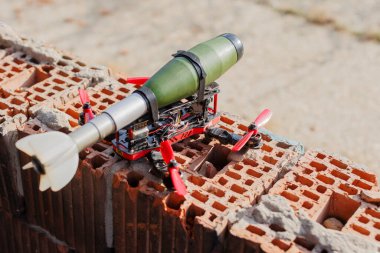 Askeri İHA 'nın bomba kopyası konuşlanmayı bekliyor.