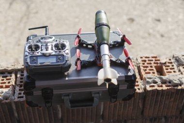 Bomba kopyası olan askeri İHA uçuşa hazır.