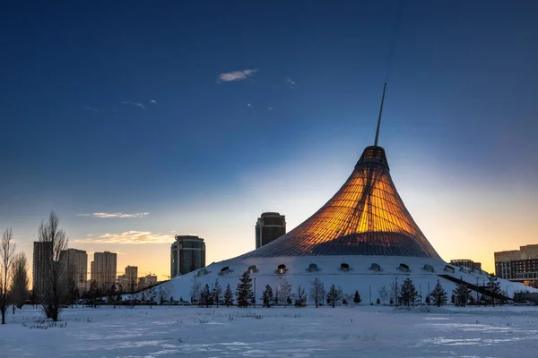 Astana Kazajstán 2023 Puesta Sol Ilumina Techo Transparente —  Fotos de Stock
