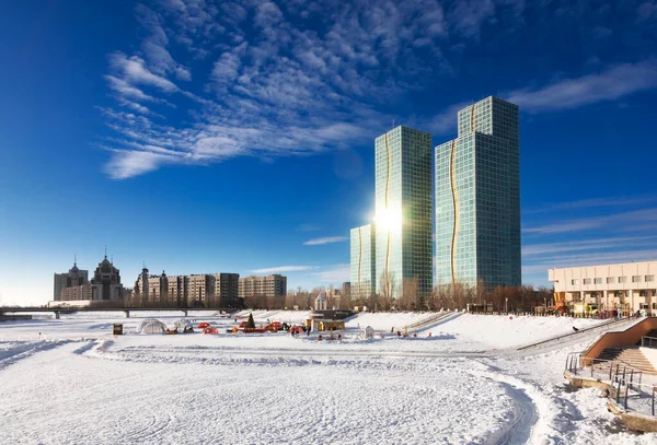 Parco Divertimenti Invernale Situato Sul Fiume Ishim Ghiacciato Astana Kazakistan — Foto Stock