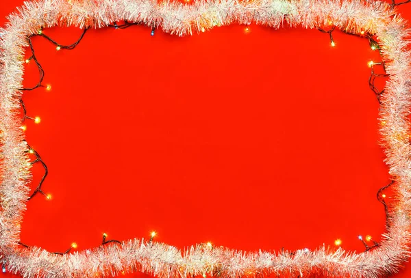 Χριστουγεννιάτικο Καρέ Από Tinsel Και Πολύχρωμα Χριστουγεννιάτικα Ηλεκτρικά Φώτα Κόκκινο Royalty Free Φωτογραφίες Αρχείου