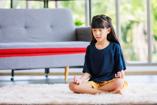 Asian Young Pretty Cute Female Child Girl Casual Outfit Sitting — Stock Photo, Image