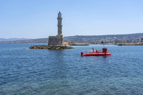 Impressionante Semissubmarino Navega Através Velho Farol Para Porto Chania Creta — Fotografia de Stock