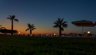 Yunanistan, Girit 'teki bu sahildeki terasta bu güzel günbatımının tadını çıkarabilirsiniz.