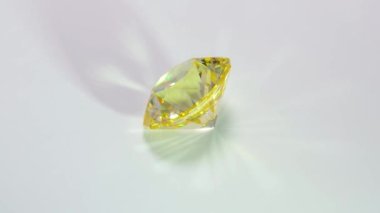 Limon rengi ve Tour Top tasarımlı Kübik Zirkonia 'nın tam 360 derecelik bir videosu