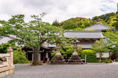 Japonya, Kyoto 'daki Kiyomizu-dera Tapınağı' nda iki fener.