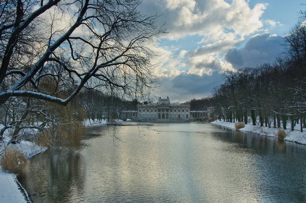 Inverno Nuvens Palácio Varsóvia Polônia Fevereiro 2023 Paisagem Inverno Parque — Fotografia de Stock