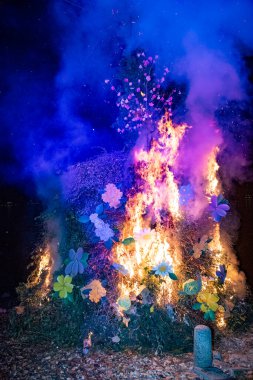 Falo in riva al lago di Como per la festa di San Giuseppe