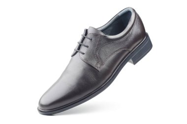 Beyaz arka planda izole kahverengi erkek deri ayakkabıları