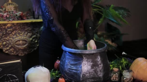 Smooth Camera Movement Close Witch Hand Witchcraft Using Cauldron — Stock Video