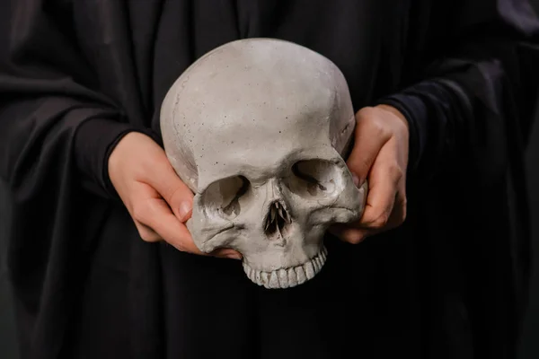 여자의 사람의 두개골을 클로즈업 — 스톡 사진