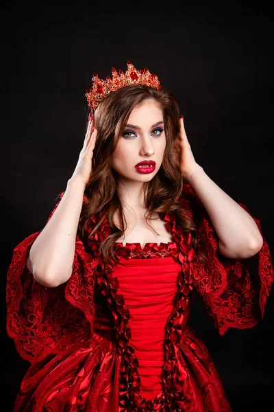 Πορτρέτο Μιας Νεαρής Ελκυστικής Βρικόλακα Κόκκινο Φόρεμα Στην Εποχή Του — Φωτογραφία Αρχείου
