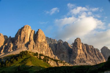 Sella Geçidi 'nden Dolomitler Üzerine Gün Batımı