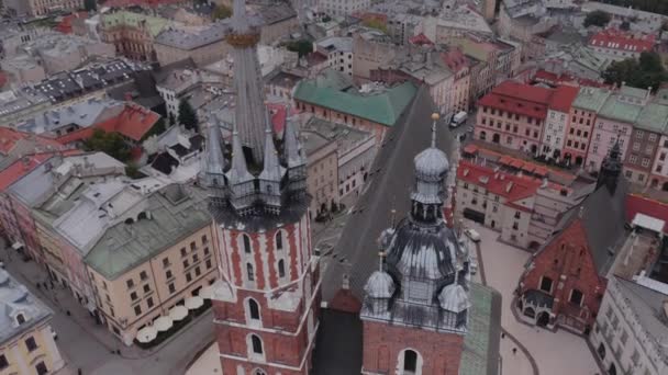 Drone Udara Pemandangan Mariacki Gereja Krakow Cracow Kota Tua Polandia — Stok Video