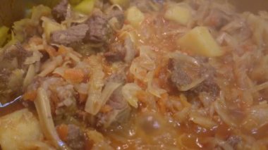 Bigos, braised beef with cabbage and potato, live video