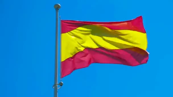Hiszpańska Flaga Słońcu Świcie Błękitnym Niebie Wysokiej Jakości Nagrania — Wideo stockowe