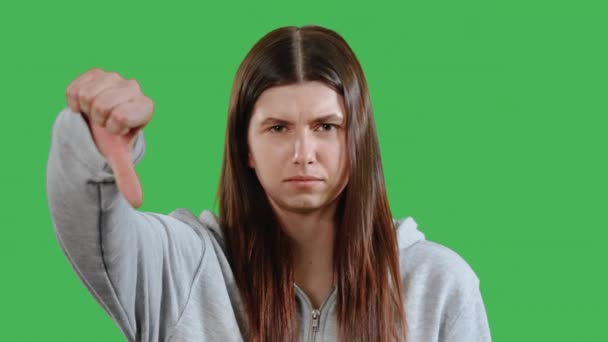 Nešťastná Nebo Nespokojená Žena Ukazuje Gesto Ruky Palec Dolů Negativní — Stock video