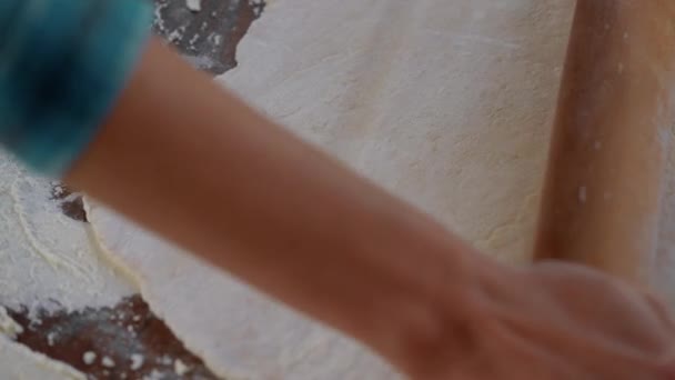 Dessus Vue Les Mains Femme Tenant Rouleau Pâtisserie Rouler Les — Video