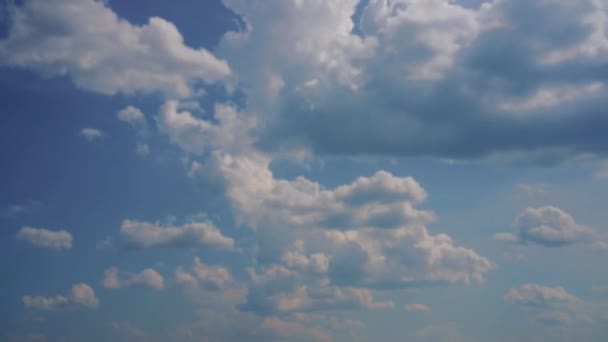 Білі Хмари Рухаються Швидко Блакитному Небі Дощова Погода — стокове відео