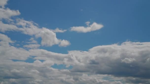 Швидкі Хмари Блакитному Небі Літня Погода Проміжок Часу — стокове відео