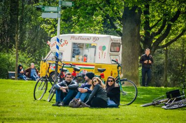 Amsterdam 'ın metni İtalyanca görünüyor ve 