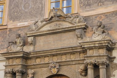 Çek Cumhuriyeti Orta Avrupa 'da bir ülkedir. Prag Şatosu, 9. yüzyıldan kalma devasa bir kale kompleksi ve 14. yüzyıldan kalma Charles Köprüsü gibi tarihi yerleriyle tanınır.