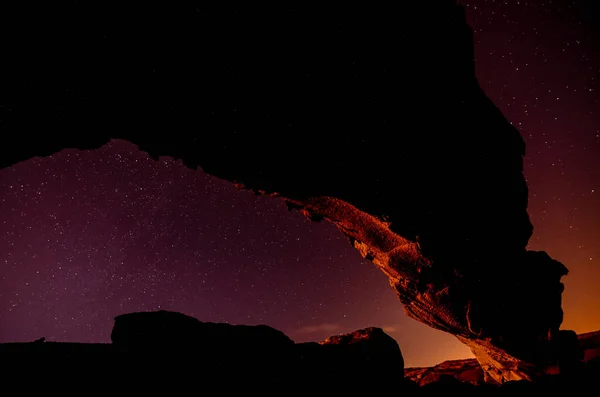 Night Sky Foto Van Een Basaltische Natuurboog — Stockfoto