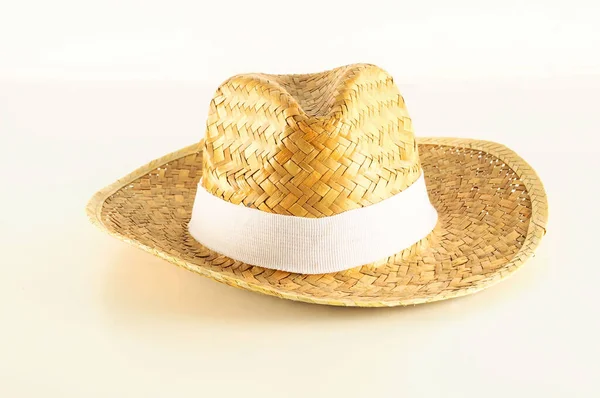 白い背景に帽子のクローズアップ — ストック写真
