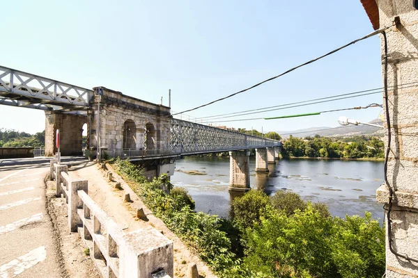 Puente Sobre Río —  Fotos de Stock