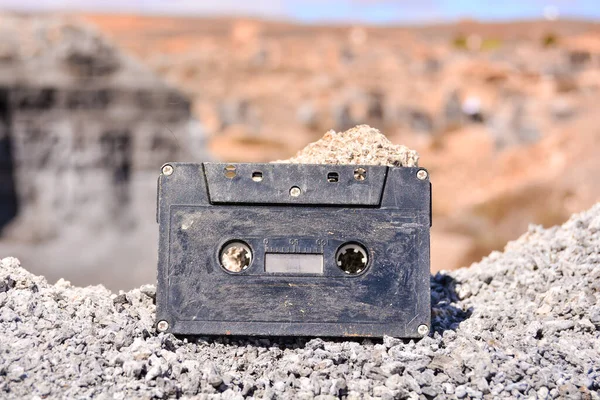 Conceptual Photo Picture Music Tape Cassette Object Dry Desert Tło — Zdjęcie stockowe