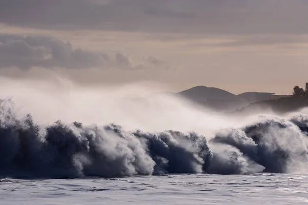 Raue See Mit Großen Wellen Der Küste — Stockfoto