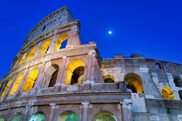 Colosseum Malam Hari Foto Sebagai Latar Belakang — Stok Foto