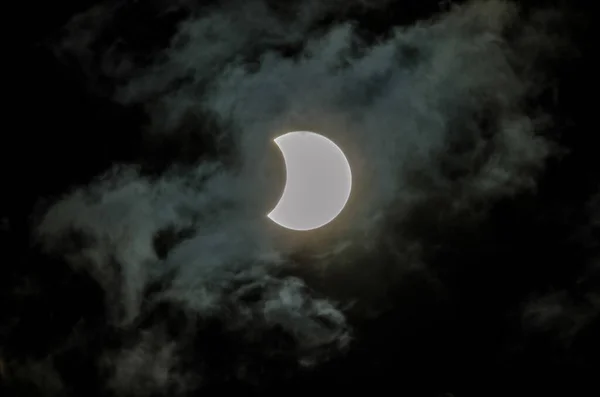 Eclipse Solar Parcial Día Nublado — Foto de Stock