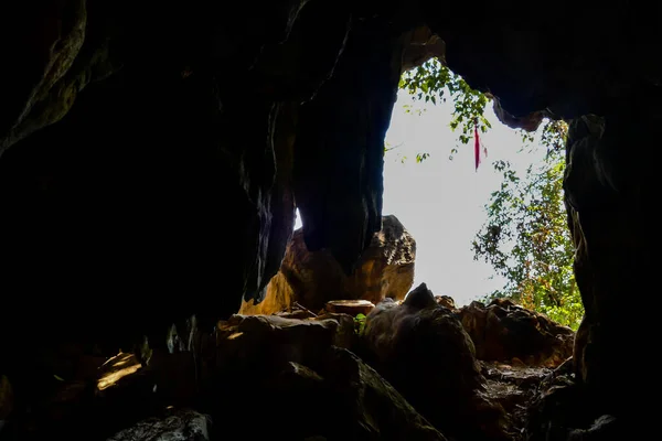 在洞穴中发光 美丽的数码照片 — 图库照片