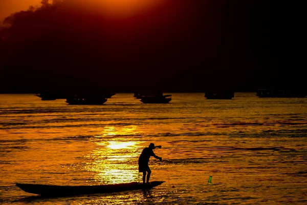 Sunset Sea Man Smalll Fishing Boat — Stock Photo, Image