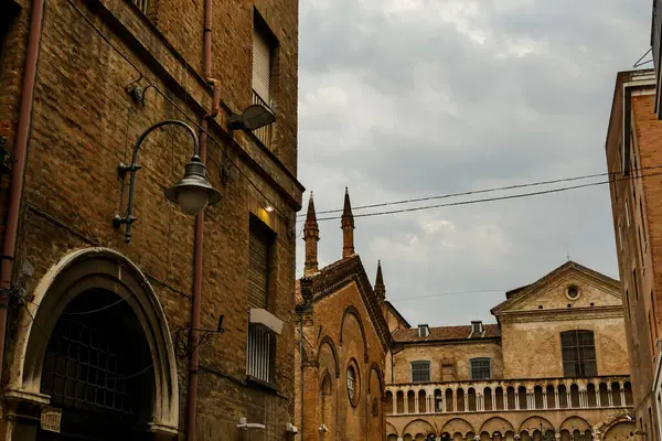 Ferrara Nın Merkez Caddelerinden Birine Bak — Stok fotoğraf